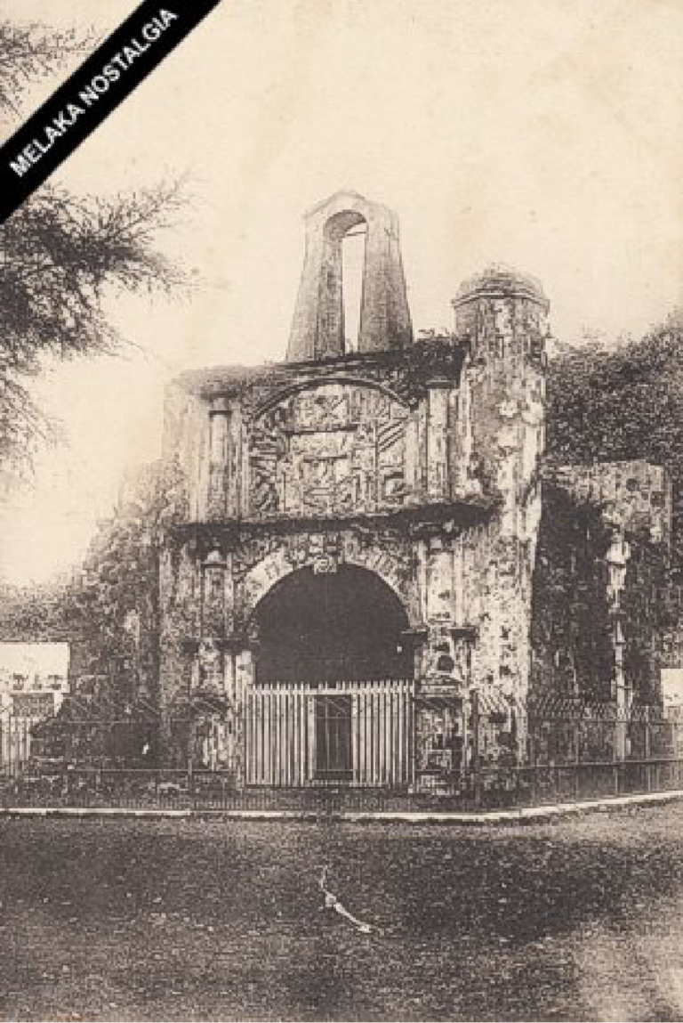 Old photographs from around 1900 showing that the gateway entrance was gated (source : Melaka Nostalgia)